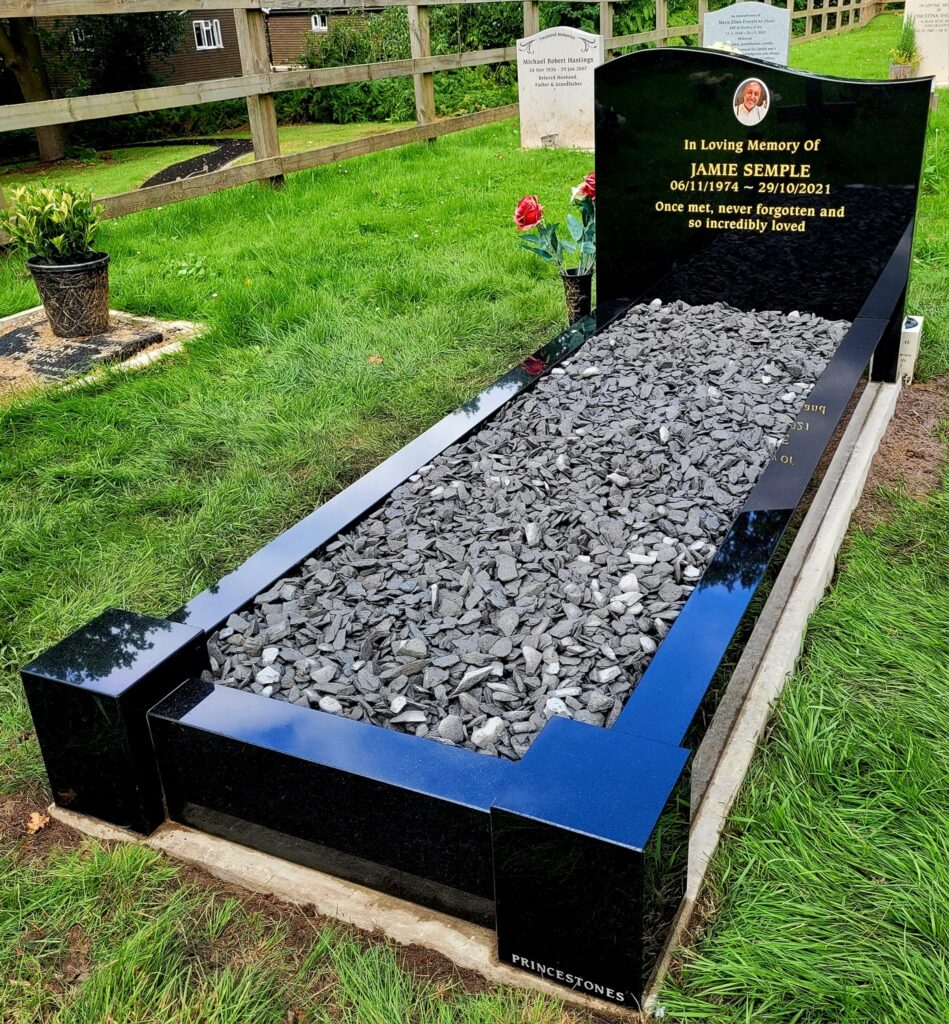 grave black and gold stonemasons fleet Prince